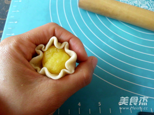 Spring Flowers Bloom, Delicious Sunflower Cakes. recipe