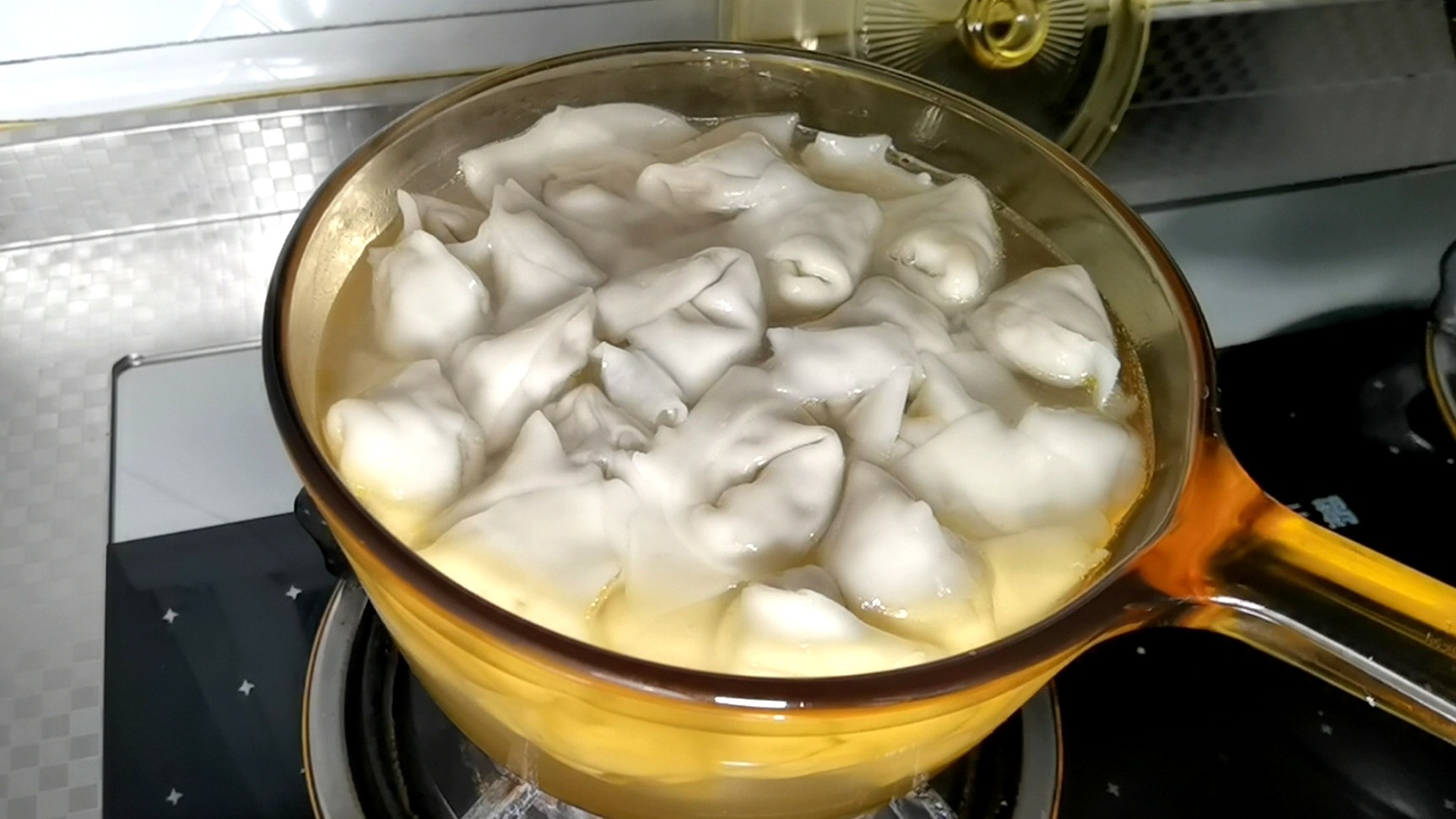 Fresh and Juicy Pork Wonton with Mushroom recipe