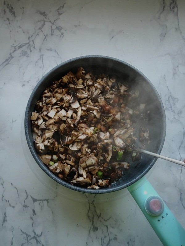 Noodles with Mushroom Fried Sauce recipe