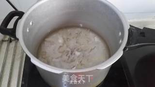 White Fungus, Lotus Seed and Red Date Soup recipe