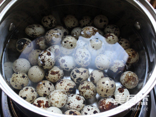 Marinated Quail Eggs recipe