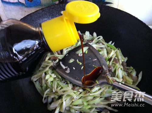 Braised Sea Cucumber with Kidney Beans recipe