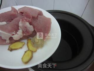 Pork Lean Pork Soup with Tea Tree Mushroom recipe