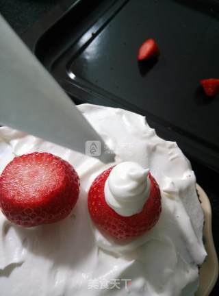 Christmas Strawberry Naked Cake recipe