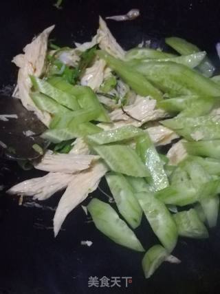 Stir-fried Yuba with Cucumber recipe