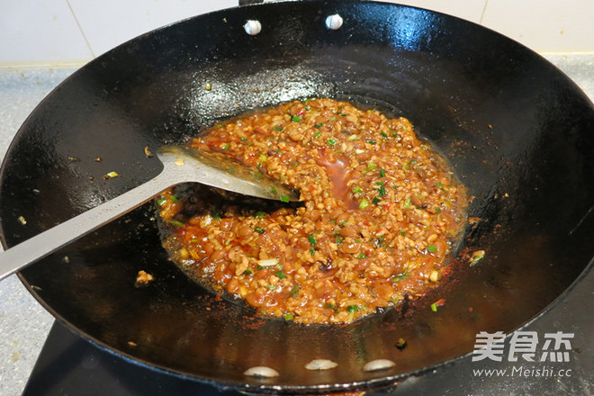 Minced Meat and Watermelon Bean Sauce recipe