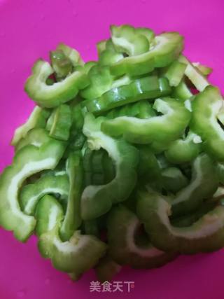 Stir-fried Bitter Gourd with Chili recipe