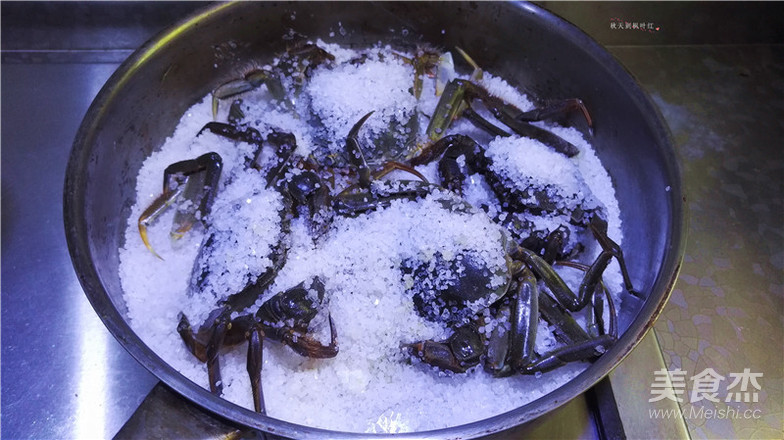 Salt-baked Hairy Crabs recipe