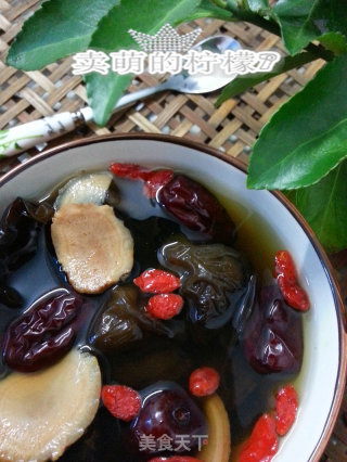 Eat It with Red Ginseng-stewed Black Fungus and Wolfberry recipe