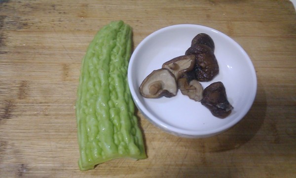 Cold Bitter Gourd and Shiitake Mushrooms recipe