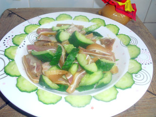 Pork Ears with Minced Garlic and Cucumber recipe