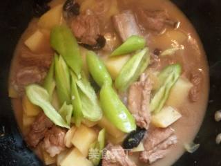 Stewed Pork Ribs with Potatoes recipe