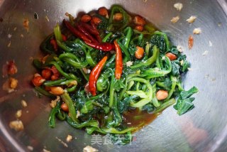 Spinach with Nuts recipe