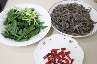 Stir-fried River Prawns with Leek recipe