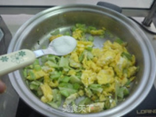 Scrambled Eggs with Broccoli Stem recipe