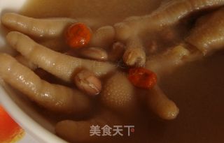 Chicken Feet with Wolfberry and Peanut in Clay Pot recipe