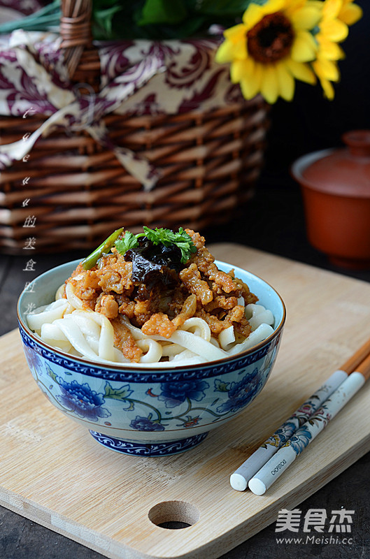 Stir-fried Pork Noodles with Fungus recipe