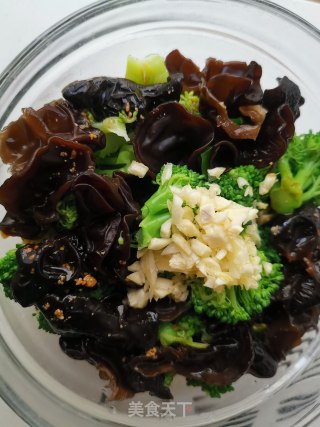 Broccoli with Fungus recipe