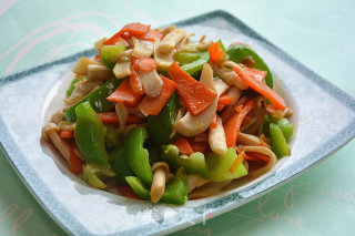 Stir-fried Double Mushrooms with Green Peppers and Carrots recipe