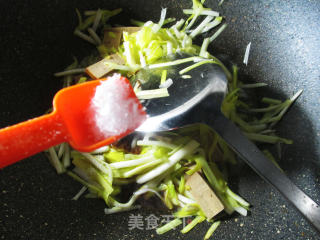 Stir-fried Leek Sprouts with Vegetarian Ham recipe