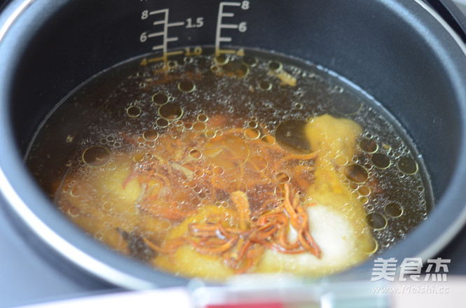 Stewed Chicken Soup with Cordyceps Flower recipe