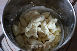 Meat Floss Meal Buns---bread that Makes Baby Appetite recipe