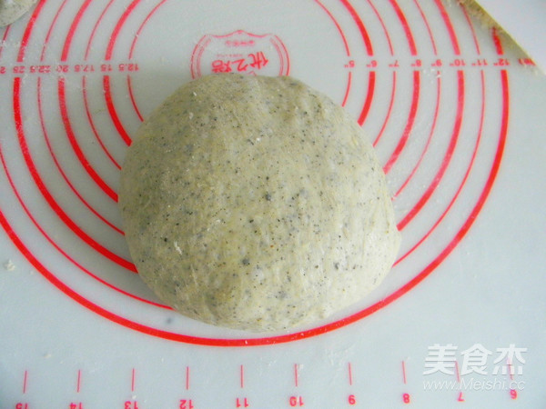 Black Sesame Meal Buns recipe