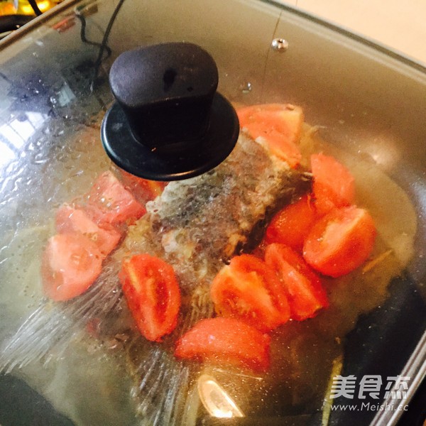 Braised Fish Tail with Tomato recipe