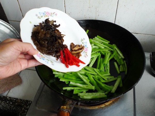 Snake Gourd Fried Squid recipe