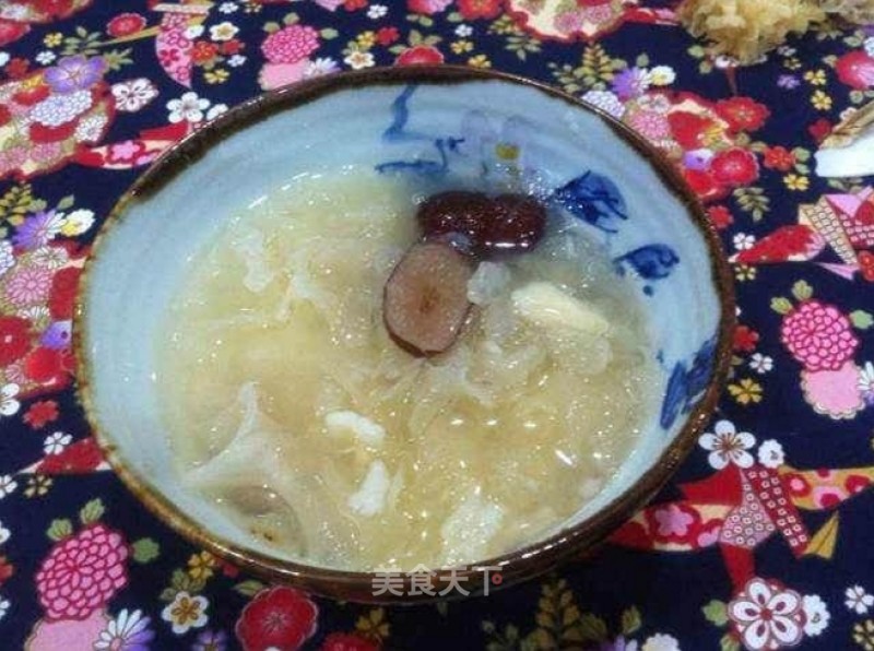 Lily Tremella Nourishing Yin and Nourishing Kidney Soup