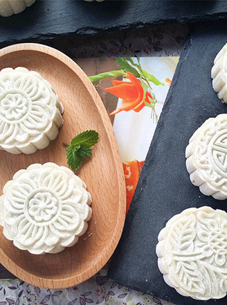 Snowy Mooncake with Bean Paste and Coconut Paste