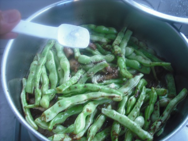 Stir-fried Kidney Beans with Pork Belly recipe