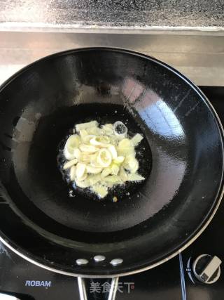 Stir-fried Chicken with Sauce recipe