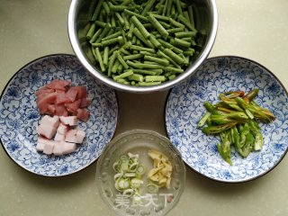 Stir-fried Beans with Local Pork recipe