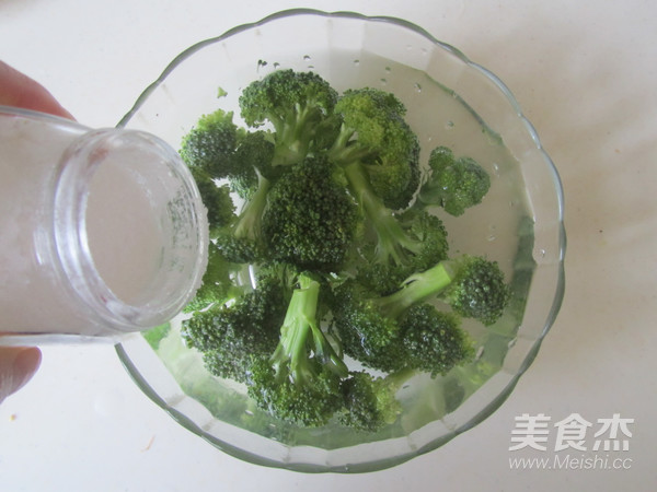 Stir-fried Broccoli with Garlic recipe