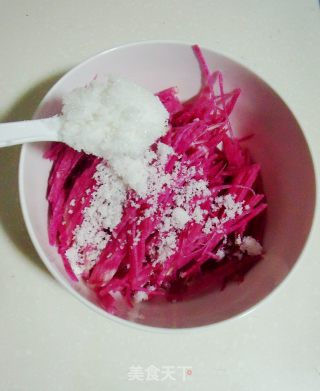 Two Kinds of Raw Materials are Simply Seasoned to Bring A Distinctive Sweet and Sour Taste-----lime-flavored Radish Shreds recipe