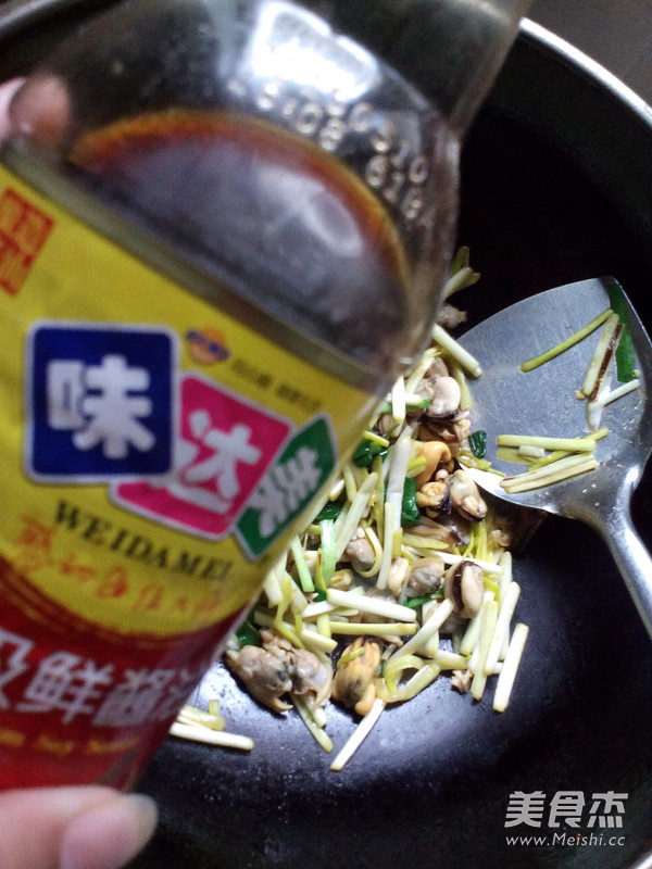 Stir-fried Haihong with Leek and Yellow recipe