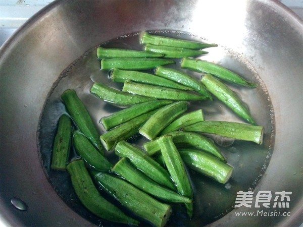 Tomato Sauce Dipped Okra recipe