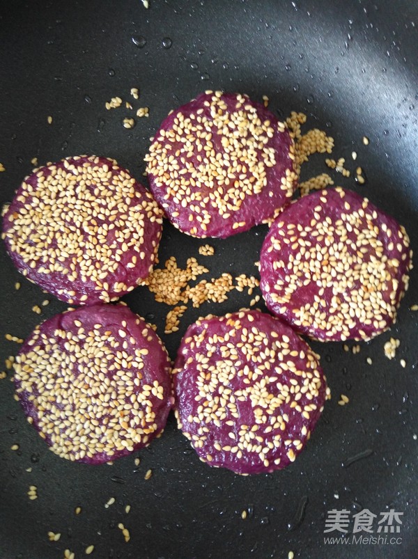 Sesame Purple Potato Cake recipe