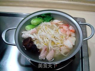 Hot Pot Seafood Udon Noodles recipe