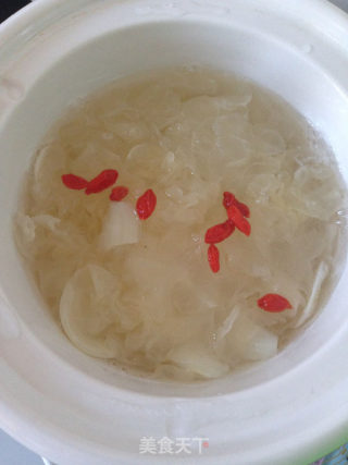 Lily White Fungus Soup recipe