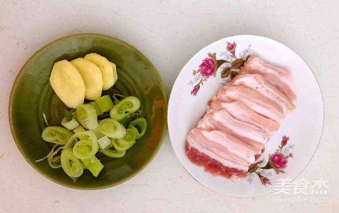 Braised Pork Belly with Golden Ditch recipe