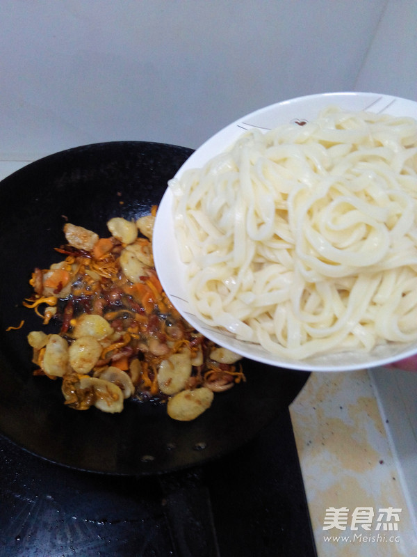 Fried Noodles with Cordyceps Chicken and Fish Balls recipe