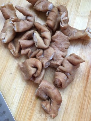 Stir-fried Large Intestine with Garlic Moss recipe