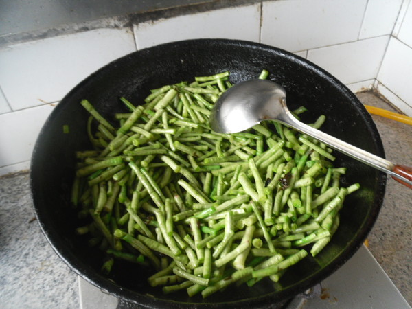 Braised Cowpeas with Olive Vegetables recipe