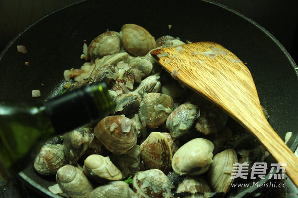 Braised Clams with Green Onions recipe