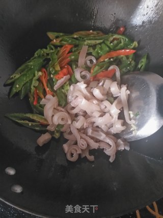 Stir-fried Pork Skin with Double Pepper recipe