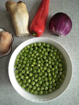 Stir-fried Peas with Bell Pepper recipe