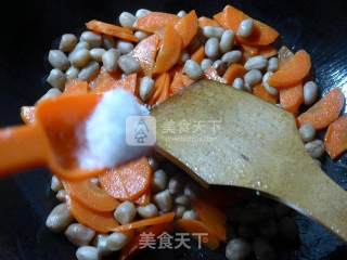 Stir-fried Carrots with Peanuts recipe