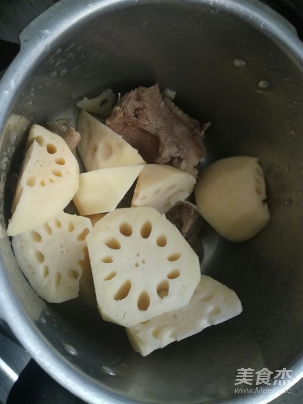 Tube Bone Lotus Root Soup recipe